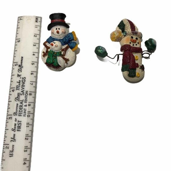 Christmas Resin Holiday Pins Winter Snowman Brooch Lot of 2 Vintage Costume - Picture 2 of 4